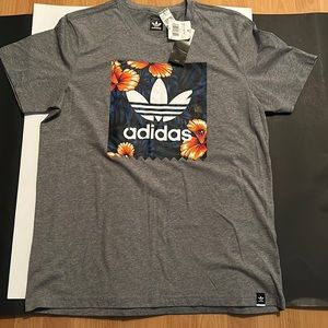 Adidas T shirt nwt size large